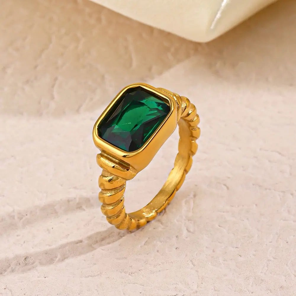 Aya Emerald Ring