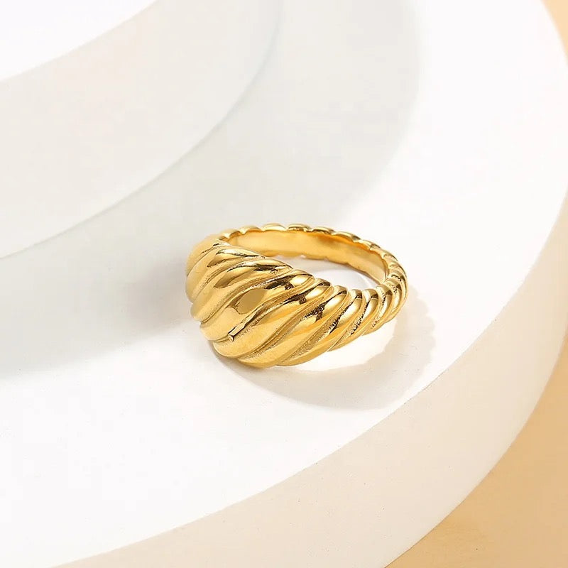 Aiko Croissant Ring