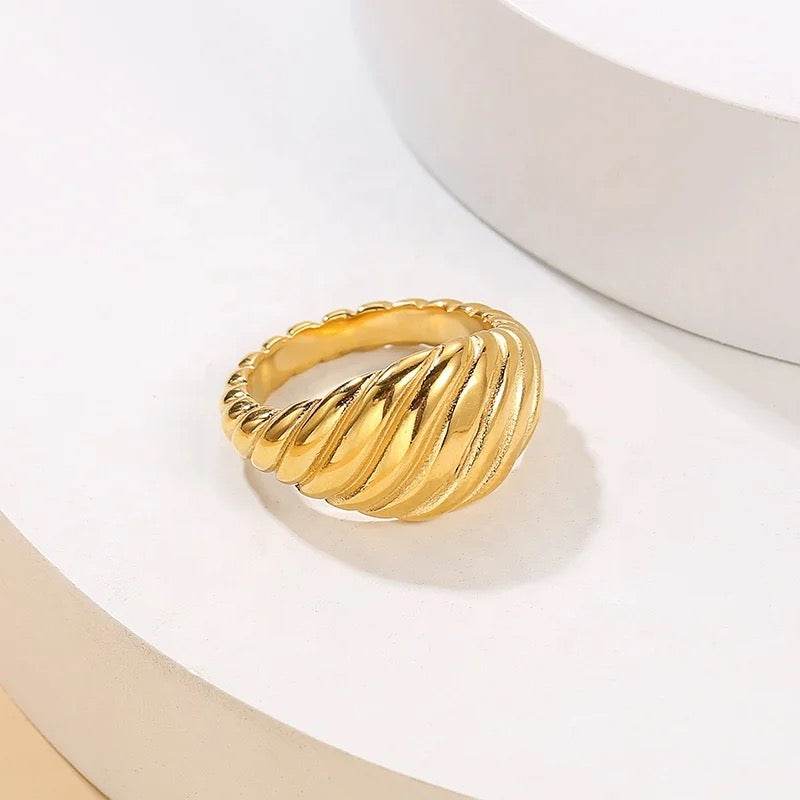 Aiko Croissant Ring